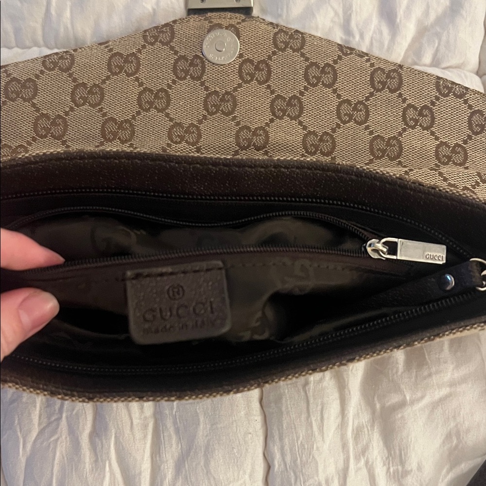 Gucci Beige and Black Monogram Wristlet - Picture 2 of 3